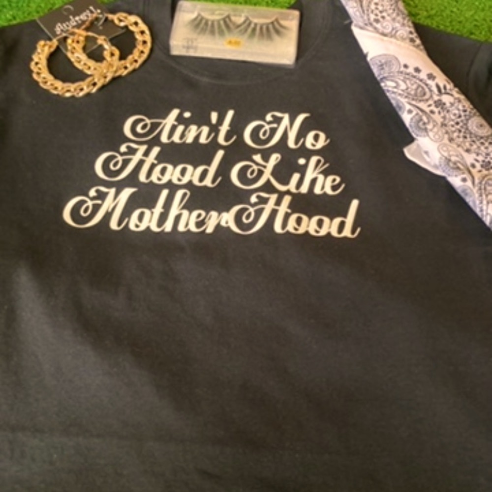 Ain’t no hood like motherhood tshirt